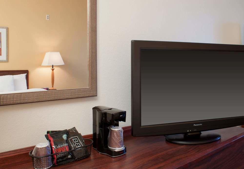 Comfort Inn & Suites Liverpool - Syracuse Екстериор снимка