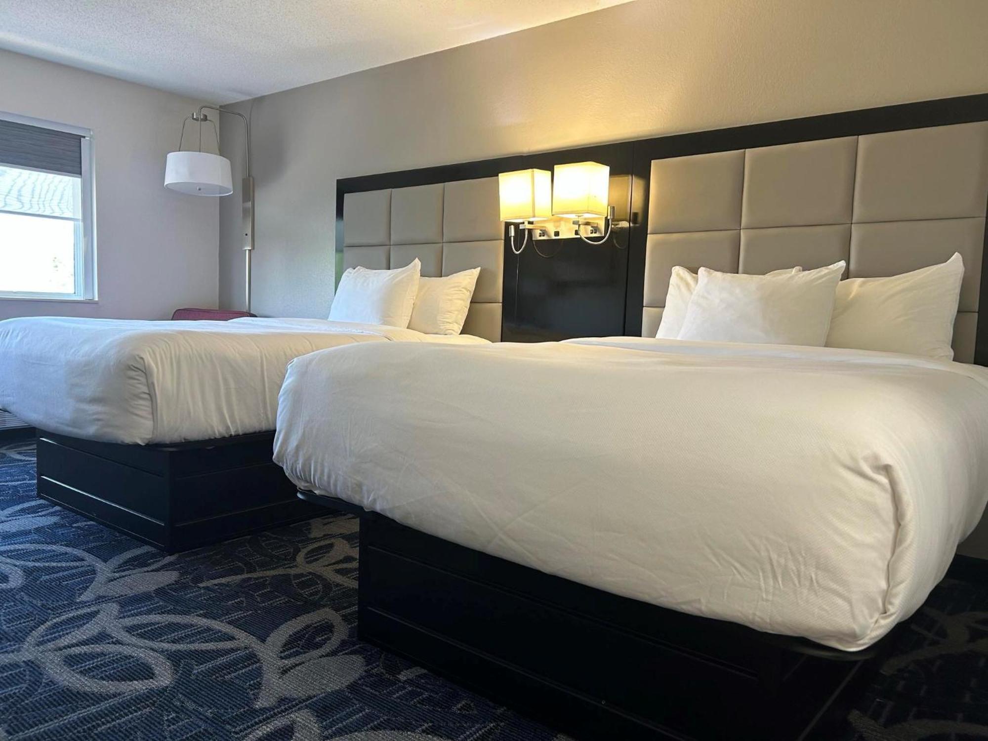 Comfort Inn & Suites Liverpool - Syracuse Екстериор снимка