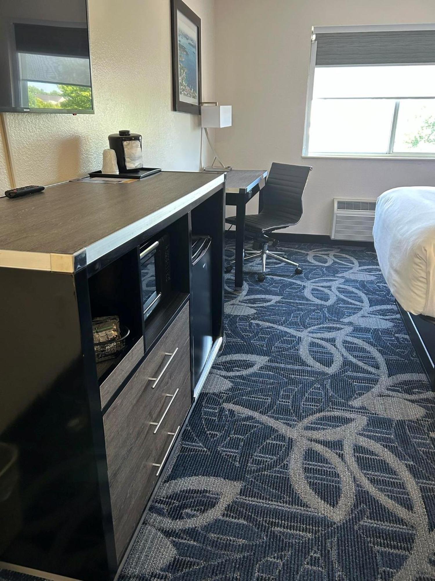 Comfort Inn & Suites Liverpool - Syracuse Екстериор снимка